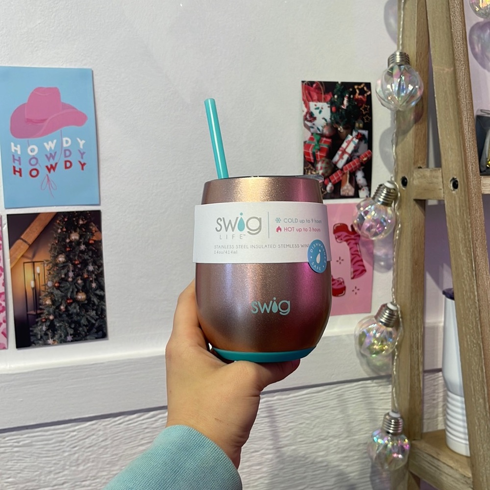 Rose gold tumble w/ straw!